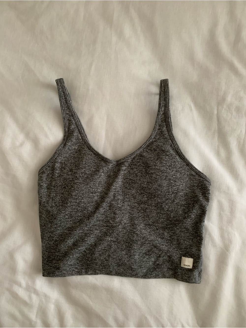 Vuori Halo Performance Crop Tank Top - Heather Grey EUC